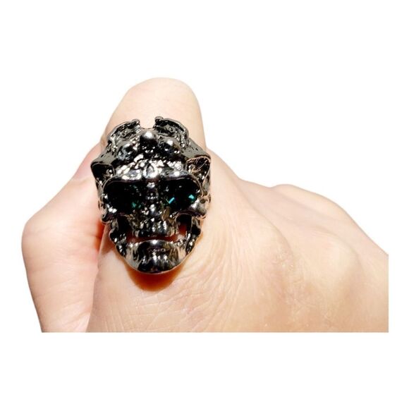 Brand New Silver Green Eyes Skulls Heads Ring Adjustable Size - Picture 2 of 8
